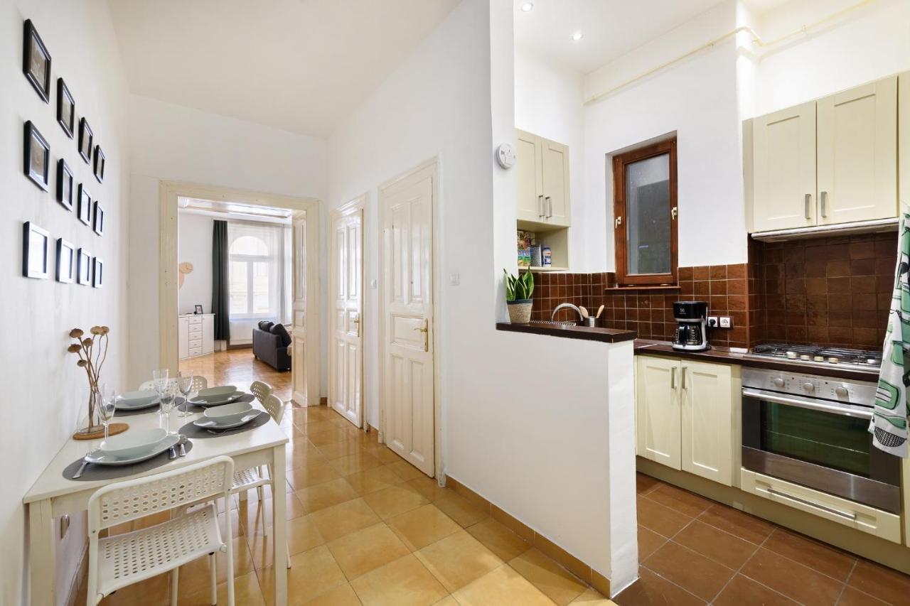 Spacious & Serene Downtown Home With Free Parking Budapest Exterior foto