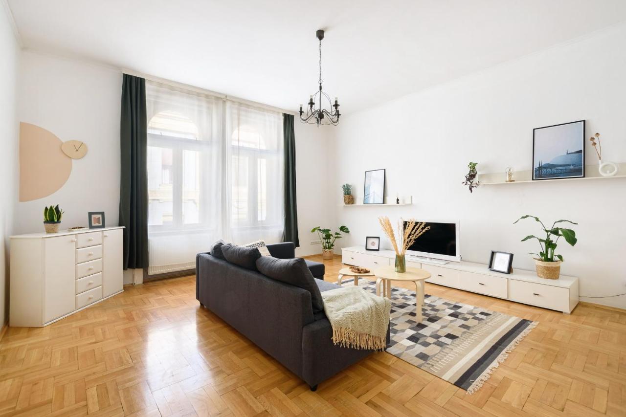 Spacious & Serene Downtown Home With Free Parking Budapest Exterior foto